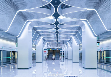 三雄极光赋能成都地铁17号线二期，光影艺术融合巴蜀文化