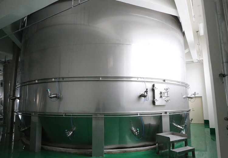 干燥塔与浓缩蒸发器工作流程：干燥塔热交换制粉，浓缩蒸发器加热浓缩料液