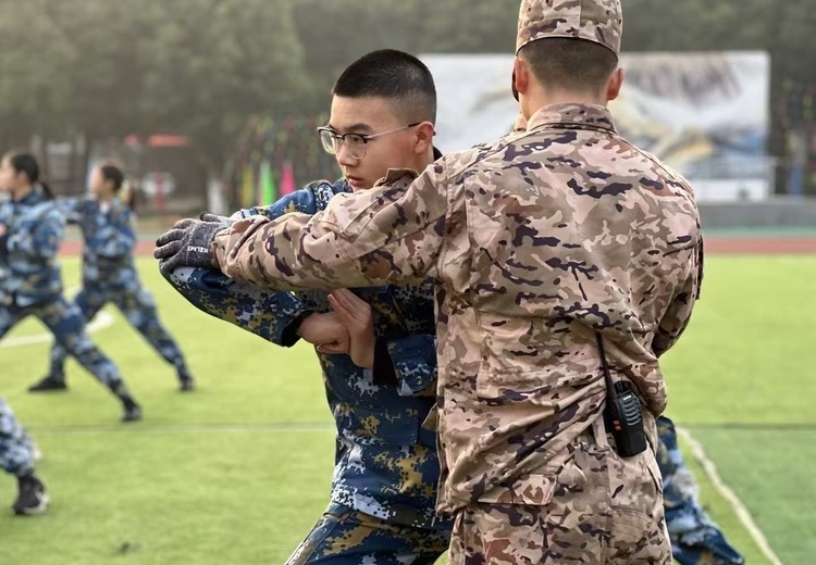 亲子教育互动课堂