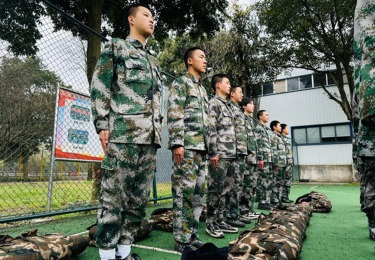 叛逆厌学+离家出走，16岁男生从“叛逆任性”到“懂事感恩”