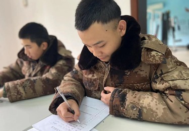 沉迷网络叛逆型（15岁，男生，李某）