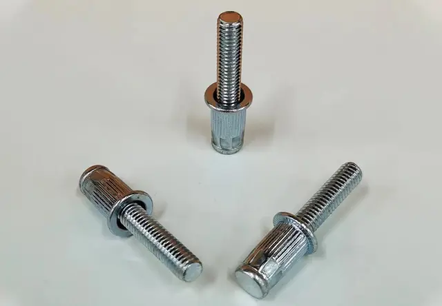 拉铆螺柱
