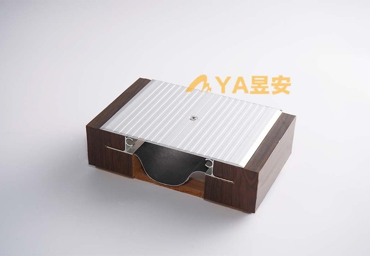 地面盖板型变形缝