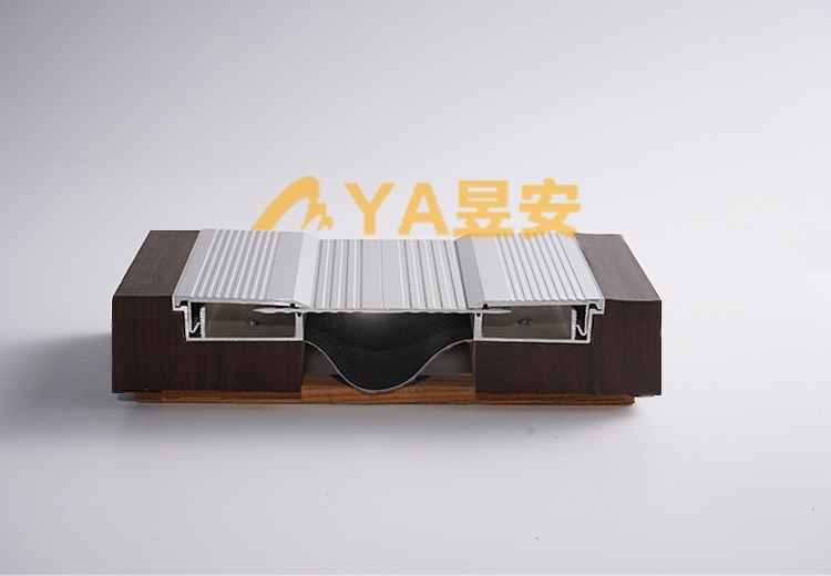 地面卡锁型变形缝