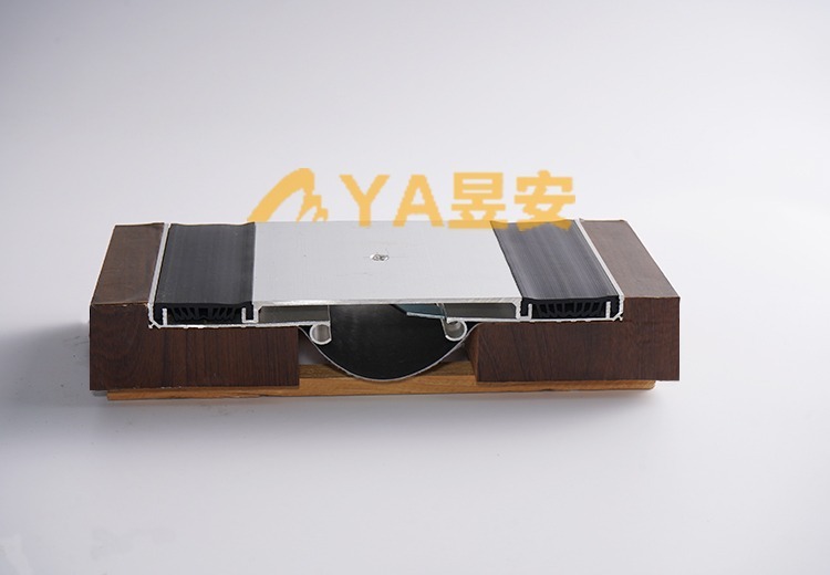 地面双列嵌型变形缝