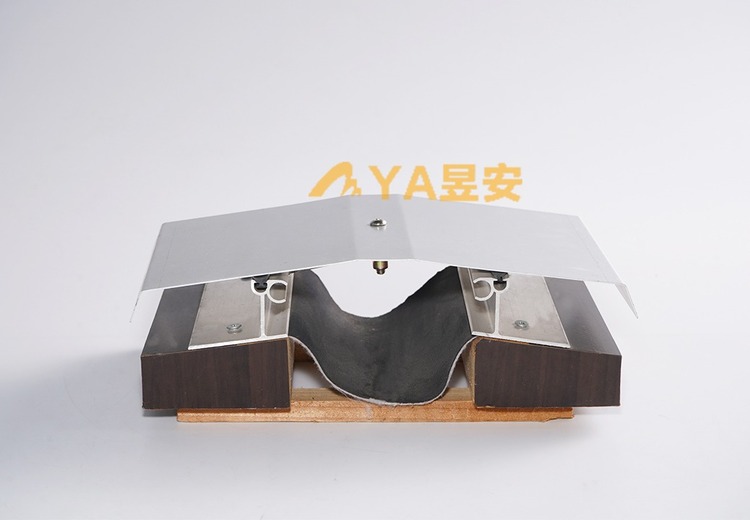 屋面盖板型变形缝