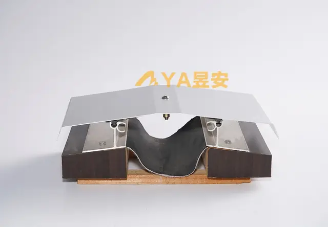 屋面盖板型变形缝