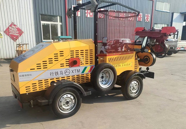 自驾式旋转臂修剪机