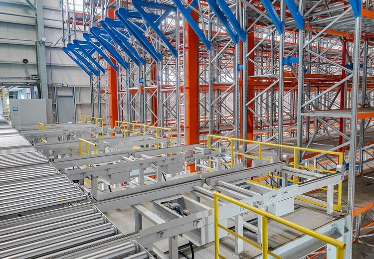 托盘堆垛机+穿梭机器人货架