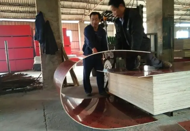 桥梁弯弧竹胶板