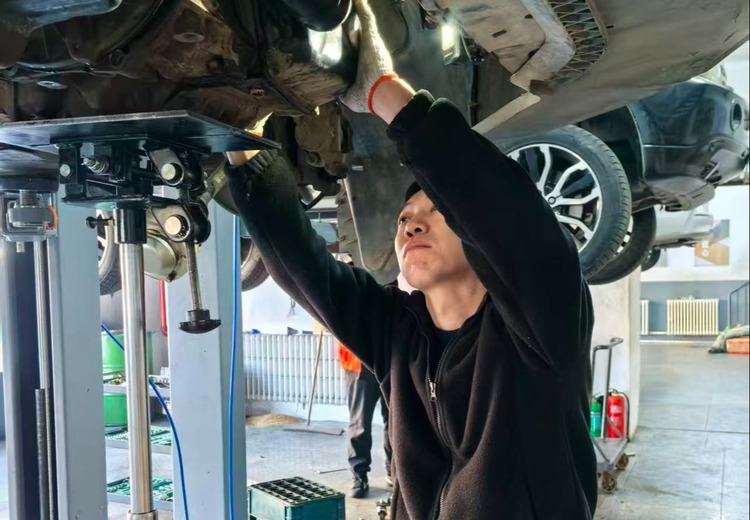 专业变速箱维修：专注AT、CVT、DSG，擅长CVT故障处理，一站式综合性汽车服务
