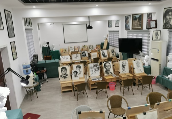 素描进阶宝典：掌握基础技巧、观察构图，多样化实践，保持耐心专注提升画技