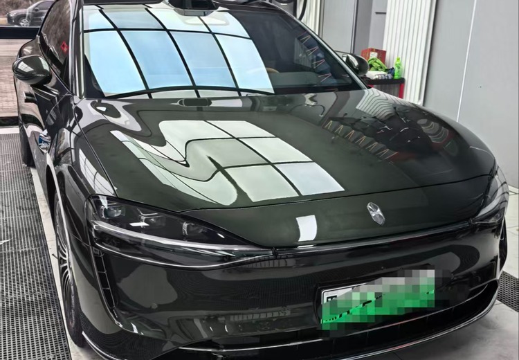专业汽车贴膜服务：专注漆面、车窗、改色膜，无尘施工，正品膜材，给爱车持久保护