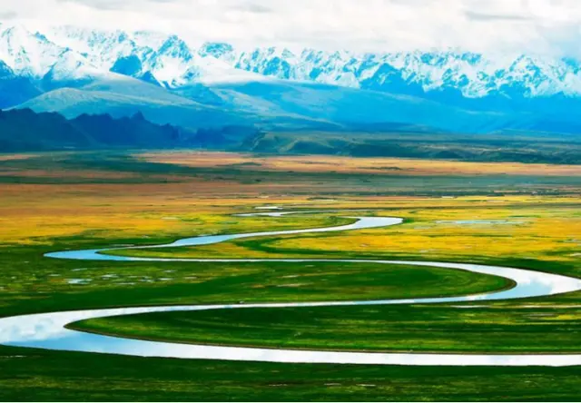 巴音布鲁克开都河草原河湾全景游