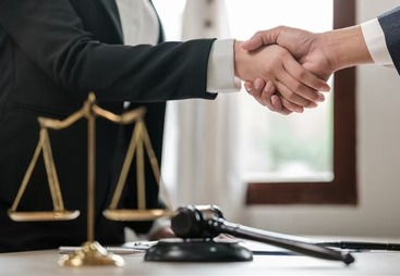 手术医生的局麻资质与首诊负责制：两个常见误区的法律澄清
