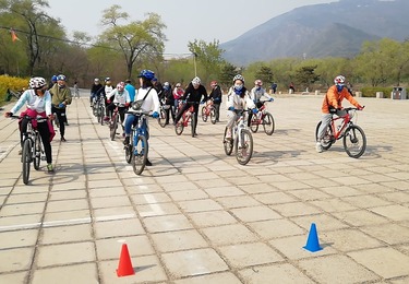 十三陵水库团建骑行活动素材