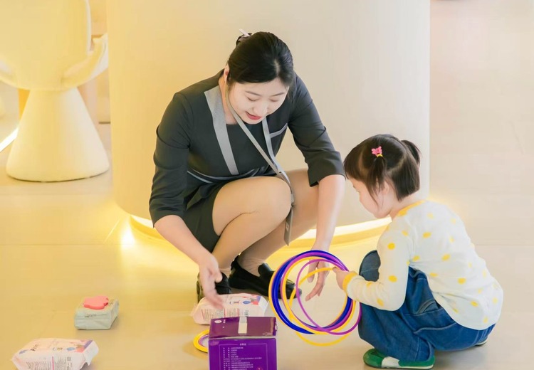 一站式月子服务，轻松应对新生儿压力，摆脱产后焦虑，多样活动伴您享受幸福月子生活！