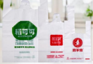 塑料袋：轻便廉价的日用包装利器，广泛应用于多领域，实用且成本低