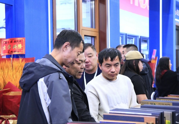 精彩呈现！带你领略展会现场震撼瞬间，多角度展会照片大赏