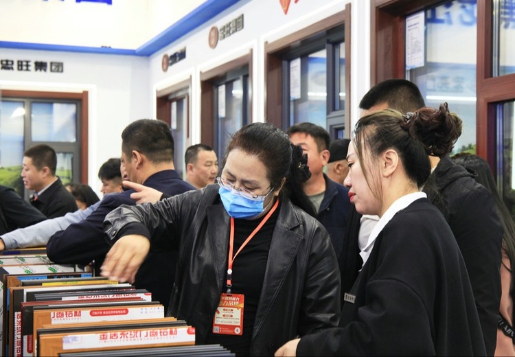 震撼来袭！精美展会照片带你领略展会精彩瞬间，感受现场独特魅力