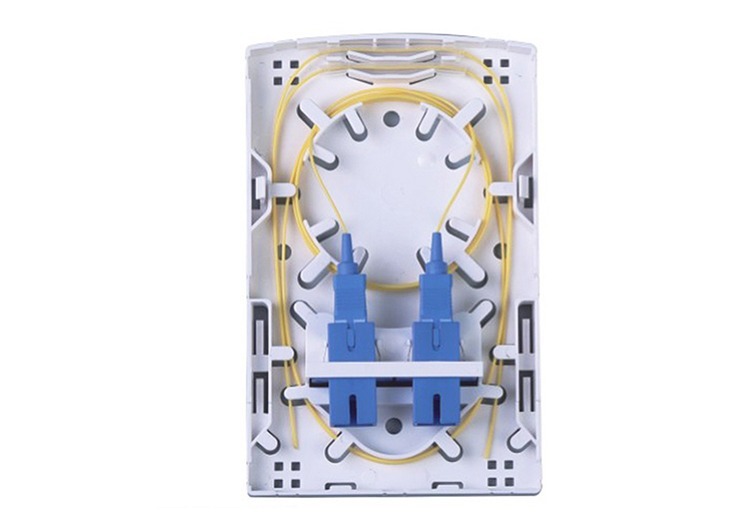 130*84*24mm设备：IP40防护等级，-40℃~+70℃工作温度，适配SC/LC双工适配器