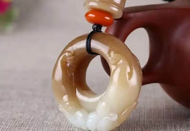 糖白和田玉瑞兽玉环手把件