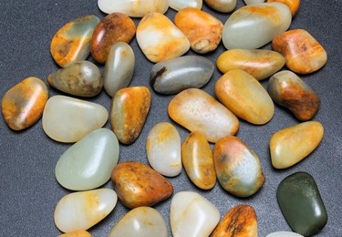 和田玉籽料原石臻品，天然皮色温润天成
