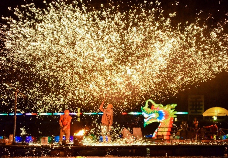 千年非遗打铁花，打造中州府夜游盛宴，适配多元场景点亮各类活动