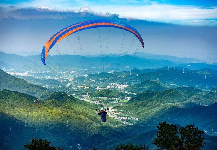 扬帆起航 共创辉煌安吉云上草原2日主题团建：凝聚团队力量，畅享高山度假体验