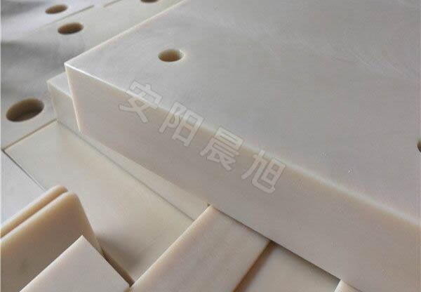 尼龙板材：高性能工程塑料，集耐磨自润滑等优势，广泛应用多领域解决工业难题
