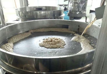 月饼馅料食品浆液圆形振动筛使用现场