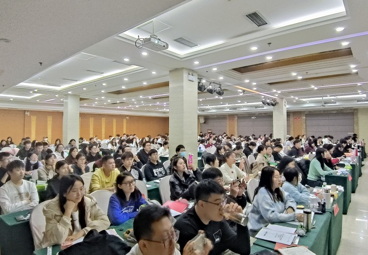 公务员、四级联考、国家公务员、事业编、教师编笔试班，助您开启公职备考新征程！