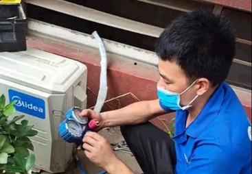 空调加氟现场