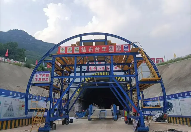 防水板挂布台车