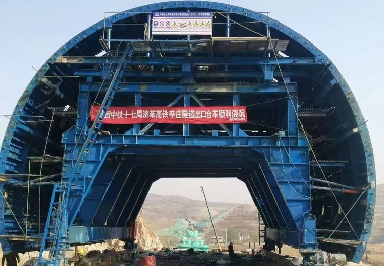 钢模台车：隧道二衬核心装备，实现混凝土浇筑成型，适用于多场景保障衬砌质量