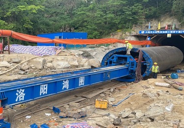 湖北白莲河水库（12m全圆针梁台车）