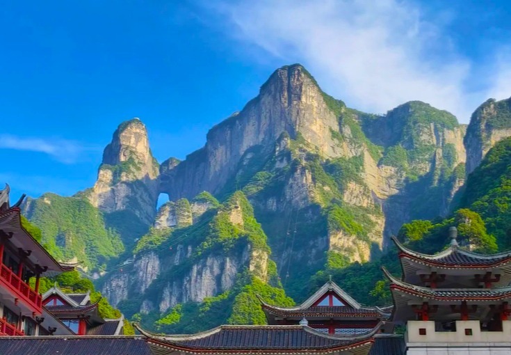 张家界+武陵源+天门山+湘西+凤凰古城4日3晚跟团游