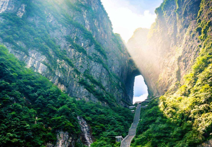 张家界+天门山+湘西+凤凰古城4日3晚跟团游