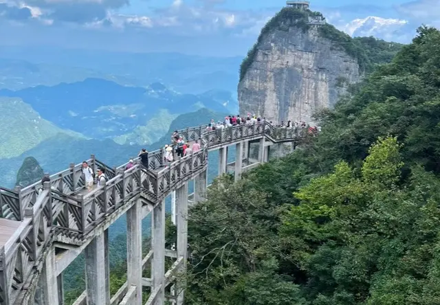 长沙+韶山+张家界+天门山+凤凰古城6日5晚跟团游