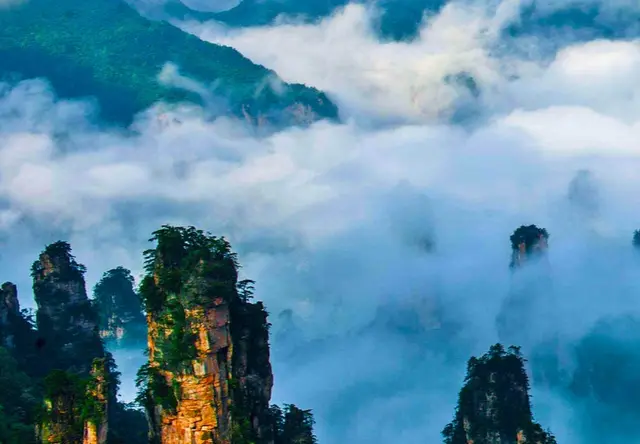 长沙+韶山+张家界+天门山+凤凰古城6日5晚跟团游