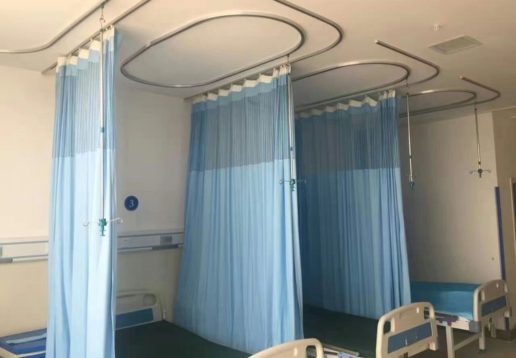 优质环保医用隔帘：分区实用、垂感佳、易打理，适用于诊疗护理等场所，美观实用兼备