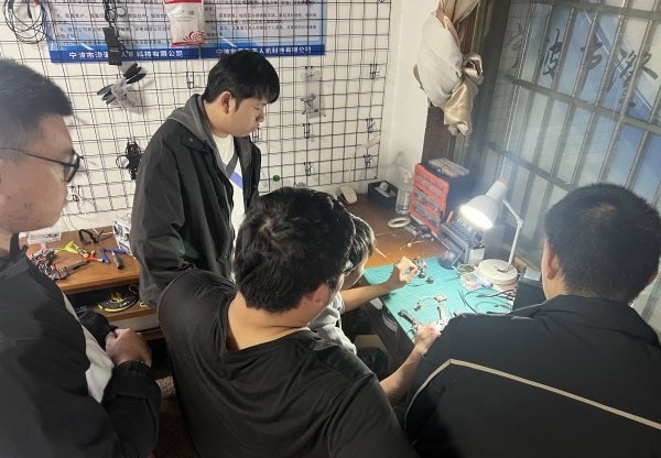 无人机与穿越机组装维修保养：覆盖个人、教育、行业、赛事多领域的指南