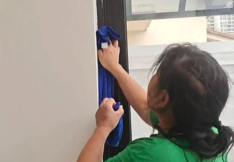 专业保洁服务，打造洁净空间，让您的生活与工作环境一尘不染，畅享舒适与健康