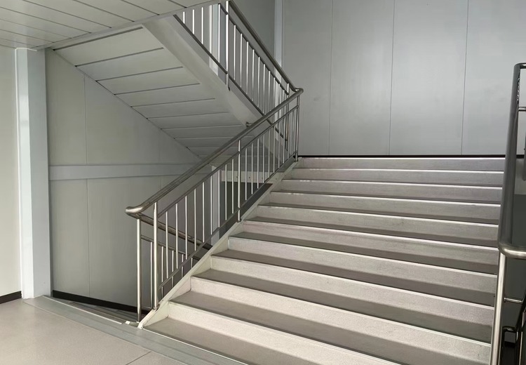 重庆金属护栏与市政防护服务：多领域定制安装，配套维护翻新一站式保障