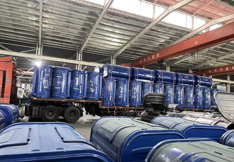 3立方勾臂垃圾箱：优质板材打造，防腐密封好，适配勾臂车，广泛用于环卫收纳