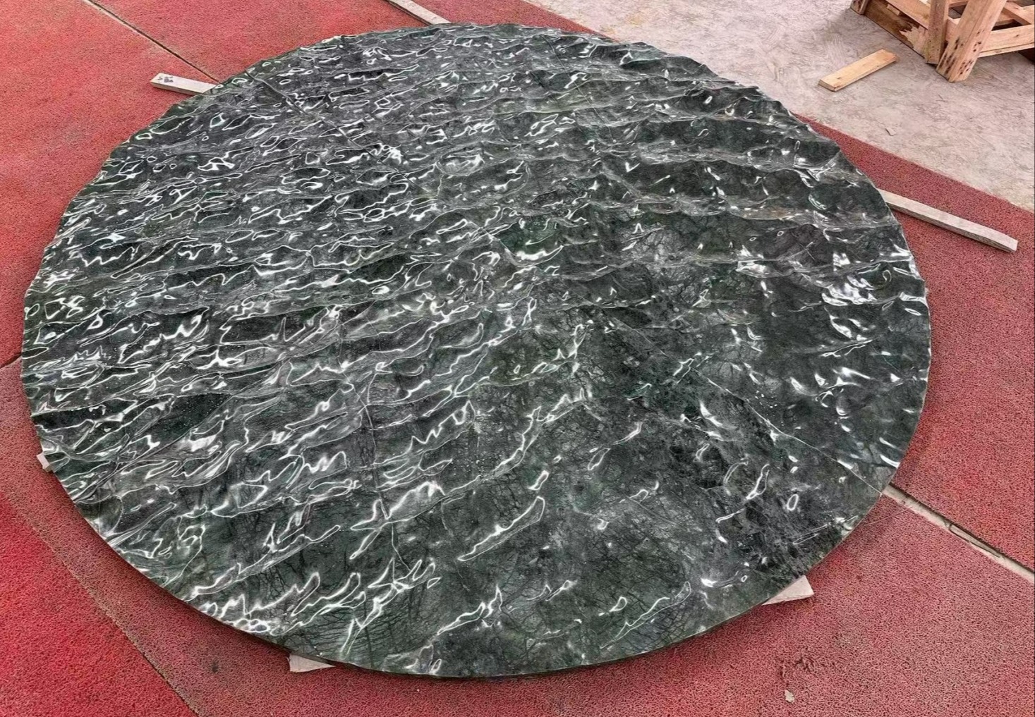 流水石