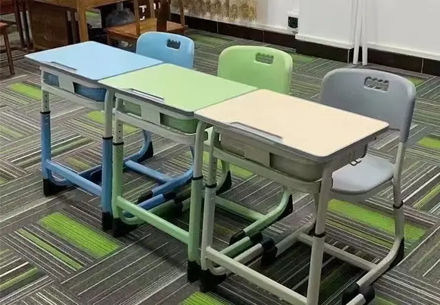 学校课桌椅