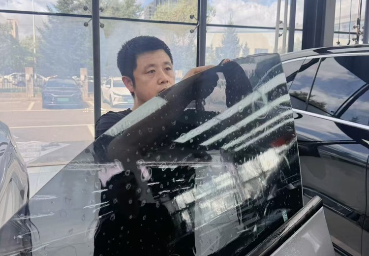 长春老蔡贴膜改装：专注车衣服务，适配多车型，材质自修复守护原厂漆面