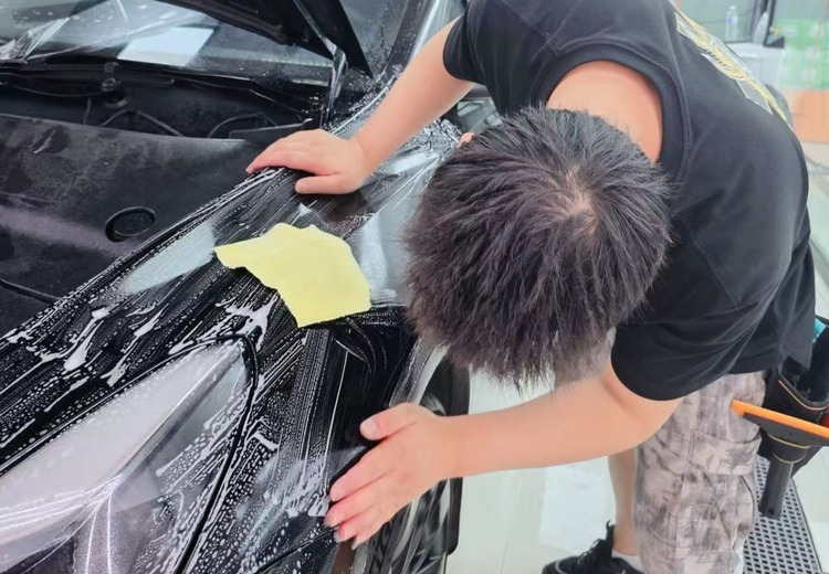 长春老蔡贴膜改装：专注车衣服务，适配全车型，材质，原厂级漆面守护
