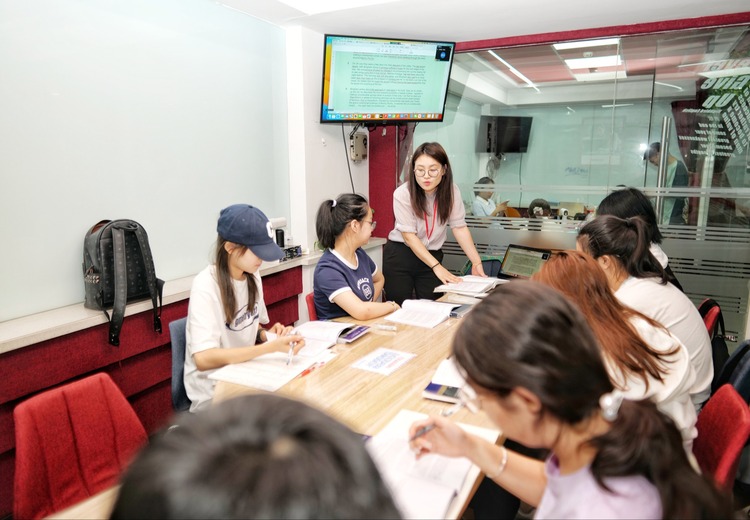 雅思托福考研四六级课程，12 - 15 年教龄师资，专属学管全程伴学提分
